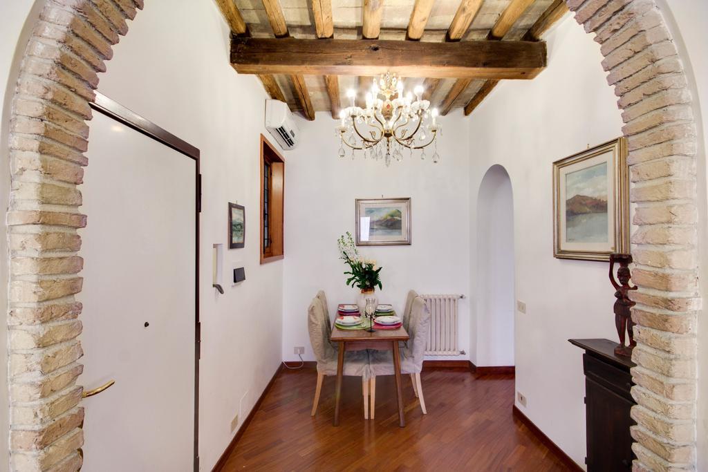 Stunning Pantheon Apartment Rome Ruang foto