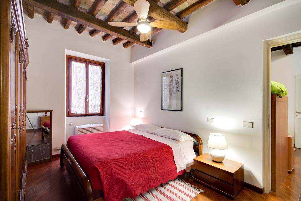 Stunning Pantheon Apartment Rome Ruang foto